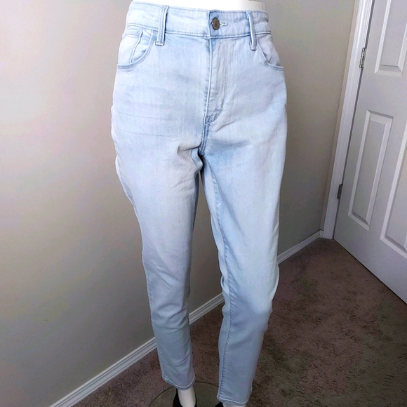 ‼️SOLD‼️Levis Jean's 👖🥰 - Picture 2 of 4